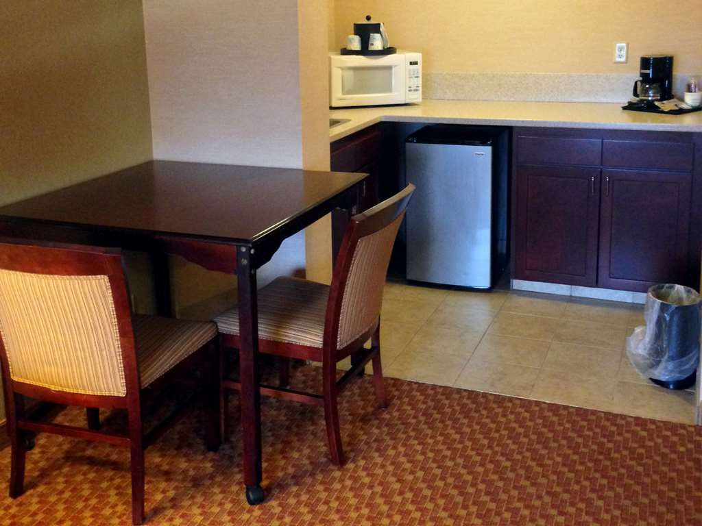 Hampton Inn Fall River/Westport North Westport Room photo